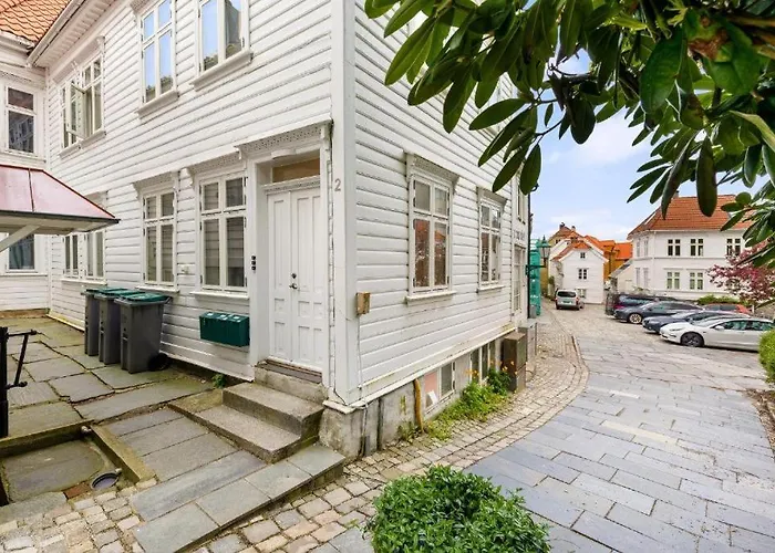 Apartment Behind Bryggen - Renovated - Budget Friendly *